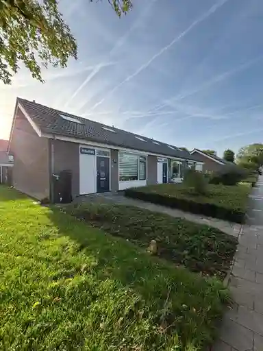 m2 house to rent for 713€/month in Burgemeester de Jongplein 17, Mijnsheerenland