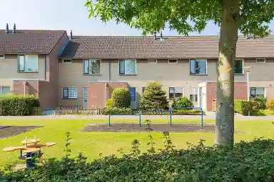108m2 house to rent for 1326€/month in Plataan, Best