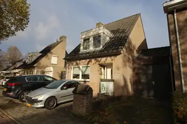 135m2 maison à louer pour 2000€/mois à Rijnstraat, Eindhoven