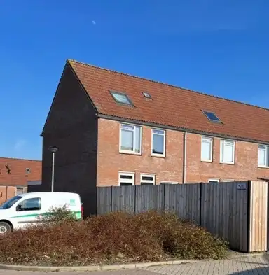 106m2 Appartement te huur voor 680€/maand in Pieter Dekkerstraat, Winkel