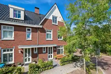 138m2 maison à louer pour 3700€/mois à Watertorenlaan 45, Voorburg