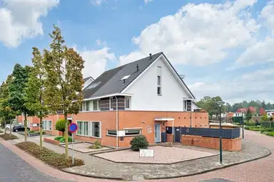 177m2 huis te huur voor 2100€/maand in Planetenlaan 21, Schijndel