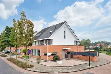 177m2 huis te huur voor 2100€/maand in Planetenlaan 21, Schijndel