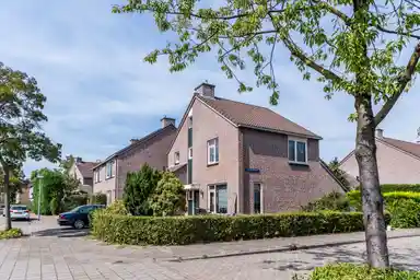 137m2 maison à louer pour 1450€/mois à Neptunusstraat 1, Venlo