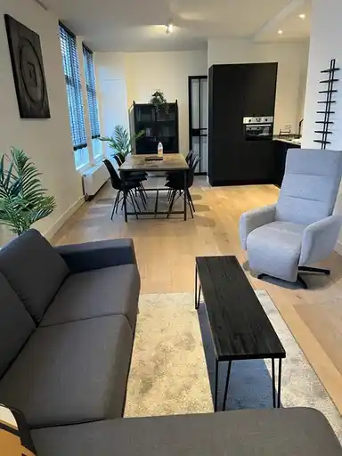 94m2 flat to rent for 2750€/month in Johannes Camphuijsstraat 18, The Hague