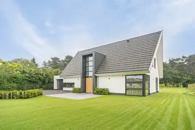 310m2 maison à louer pour 4500€/mois à Heimolen, Bergen op Zoom