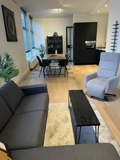 94m2 Appartement te huur voor 2750€/maand in Johannes Camphuijsstraat, The Hague