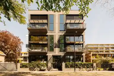 150m2 apartment to rent for 4750€/month in Bella Vistastraat 318, Amsterdam