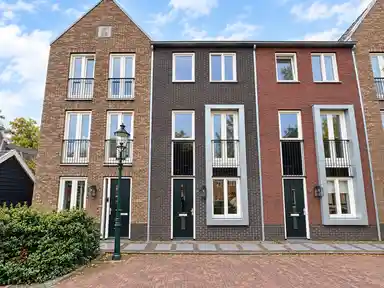 126m2 house to rent for 2400€/month in Keucheniusstraat, Huizen