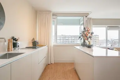 81μ² Διαμέρισμα προς ενοικίαση για 2550€/μήνα σε Kruiskade, Rotterdam