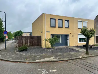 115m2 huis te huur voor 1700€/maand in Zwaanstraat, Sittard