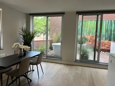 106m2 maison à louer pour 2395€/mois à Maashaven O.z., Rotterdam