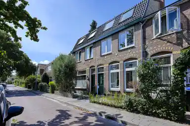 104m2 maison à louer pour 2950€/mois à Ericastraat 28, Hilversum