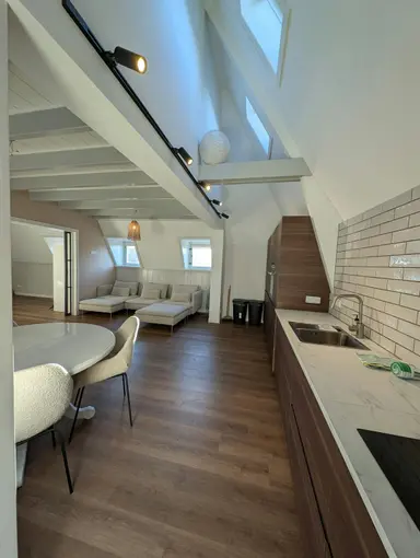 89m2 apartment to rent for 4400€/month in Van Tuyll van Serooskerkenweg, Amsterdam