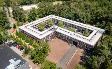59m2 studio à louer pour 713.02€/mois à Calslaan 60-76, Enschede