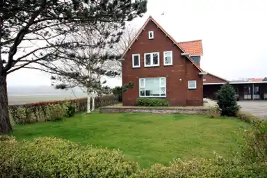 145m2 house to rent for 2199€/month in Zilkerbinnenweg, Noordwijk