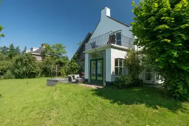 236m2 house to rent for 4995€/month in Haarlemmertrekvaart, Oegstgeest