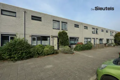 147m2 house to rent for 932.93€/month in Schubertlaan 143, Leiden