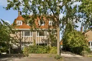 171m2 house to rent for 4750€/month in Alberdingk Thijmlaan 48, Heemstede