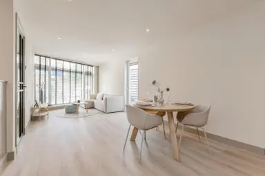98m2 Appartement à louer pour 3500€/mois à Hendrik Zwaardecroonstraat, The Hague