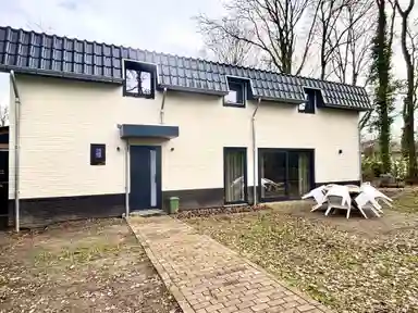 106m2 maison à louer pour 2650€/mois à Heikantstraat, Waalre