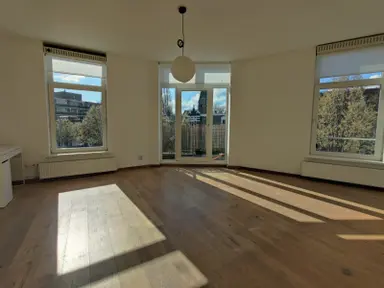100m2 Appartement à louer pour 2300€/mois à Walenburgerweg, Rotterdam