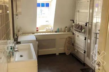 25m2 Kamer te huur voor 1300€/maand in Antonie Heinsiusstraat, The Hague