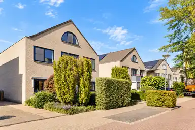 217m2 huis te huur voor 3950€/maand in Johan Frisolaan, Vught