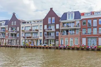 112m2 Appartement à louer pour 2295€/mois à Hooftstraat, Alphen aan den Rijn