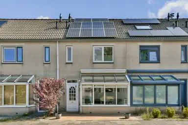 100m2 maison à louer pour 2250€/mois à Vergeet-mij-nietjestraat 11, Almere