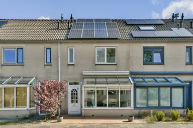 100m2 maison à louer pour 2250€/mois à Vergeet-mij-nietjestraat 11, Almere