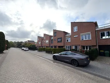 190m2 house to rent for 2995€/month in Bachlaan, Oud-Beijerland