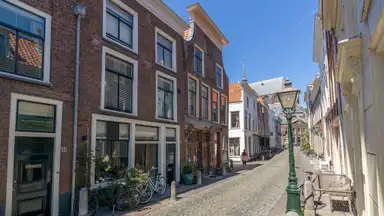 80m2 Appartement à louer pour 1990€/mois à Nieuwsteeg 21A, Leiden