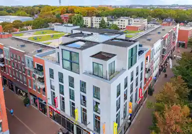 190m2 Appartement à louer pour 2995€/mois à Sint Jorisstraat, Alphen aan den Rijn