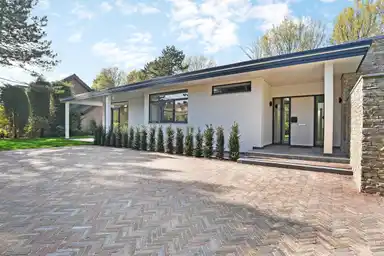 330m2 maison à louer pour 6800€/mois à Van Wijnbergenlaan 39, Wassenaar
