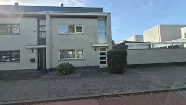 135m2 house to rent for 3245€/month in Loethoelilaan 56, Amstelveen