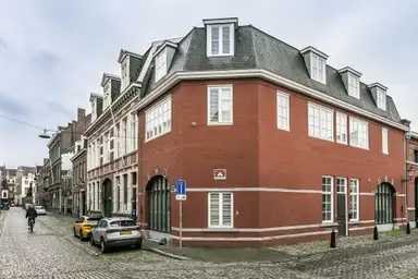 120m2 Appartement à louer pour 2850€/mois à Uitbelderstraat, Maastricht