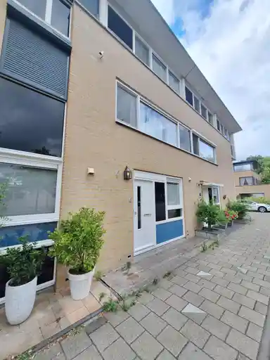 127m2 house to rent for 2350€/month in Kristalweg 6, Delft