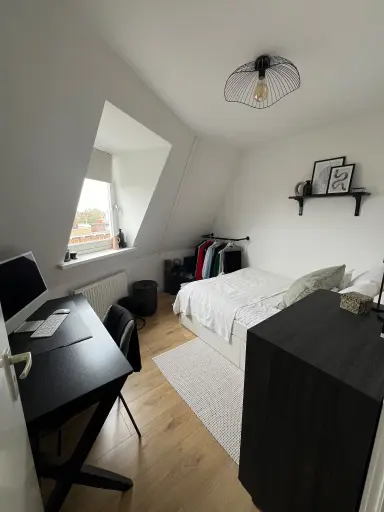 10m2 Kamer te huur voor 620€/maand in Valkenboslaan, The Hague