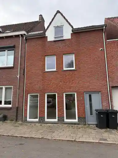 165m2 huis te huur voor 1500€/maand in Essenstraat, Brunssum