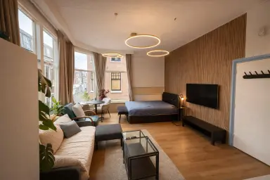 40m2 Chambre à louer pour 1275€/mois à Haarlemmerstraat, Leiden
