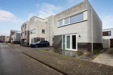 116m2 Haus zur Miete für 2095€/Monat in Helenusstraat 15, Almere