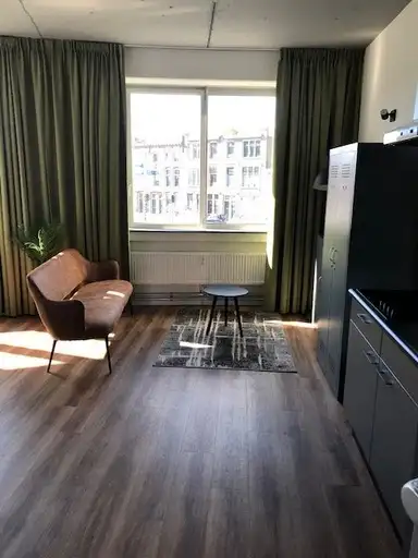 30m2 studio à louer pour 1651€/mois à Oostblok 5E, Delft