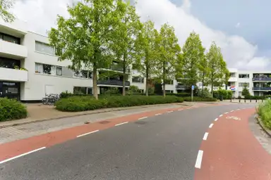109m2 Appartement à louer pour 1691€/mois à Aartsbisschop Romerostraat, Utrecht