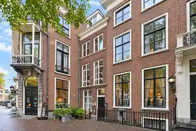 105m2 flat to rent for 2100€/month in Lange Voorhout 60A, The Hague