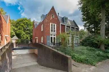 199.1m2 maison à louer pour 4400€/mois à Diependaalselaan 102, Hilversum