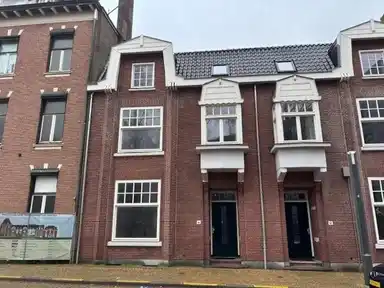 220m2 house to rent for 2950€/month in Honigmannstraat 51, Heerlen