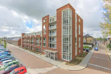 88m2 Appartement à louer pour 1599€/mois à Stationsplein 20, Pijnacker