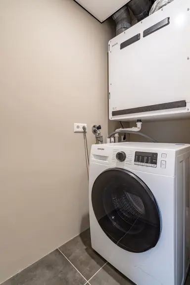 84μ² Διαμέρισμα προς ενοικίαση για 2100€/μήνα σε Kruiskade 119, Rotterdam