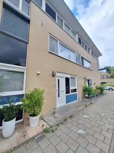 127m2 maison à louer pour 2350€/mois à Kristalweg 6, Delft